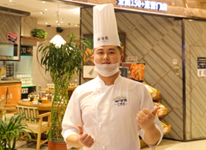 杰出校友-田文飛